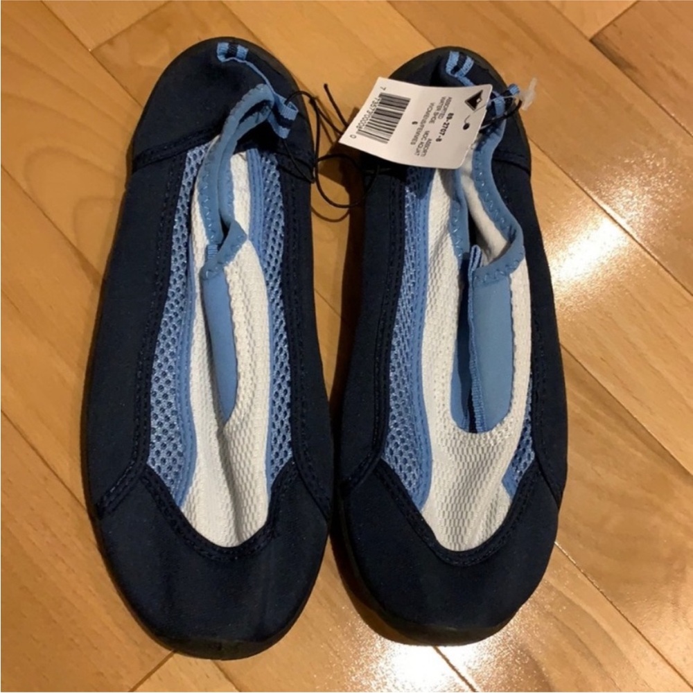 ✏️🆓 FREE w $20 purchase NWT Canadian Tire Navy & Light Blue Aqua Shoes - size 6